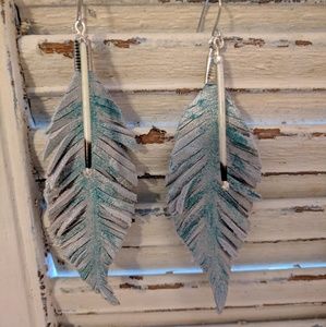 ☑️Sold☑️Leath feather earrings porcupine quills